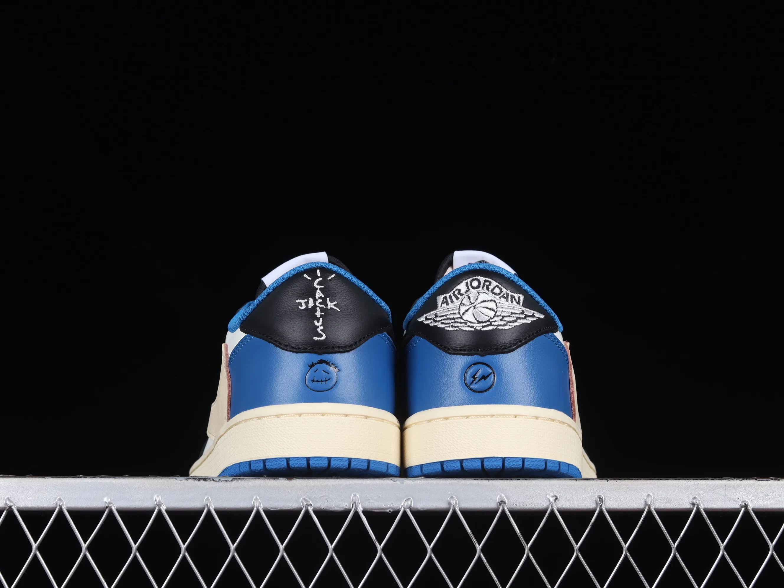 All Categories Air Jordan Jordan Series Basketball Shoes Air Jordan 1 Low OG Version Travis Scott x Air Jordan 1 Low OG AJ1 Joe 1 Lightning Overhook Low DM7866-140